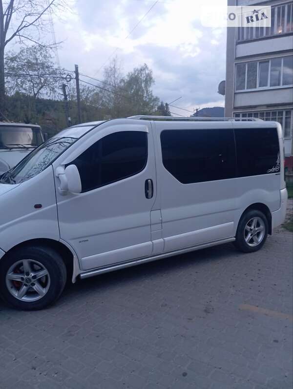 Минивэн Opel Vivaro 2003 в Верховине