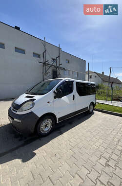 Мінівен Opel Vivaro 2003 в Сторожинці