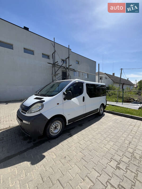 Минивэн Opel Vivaro 2003 в Сторожинце