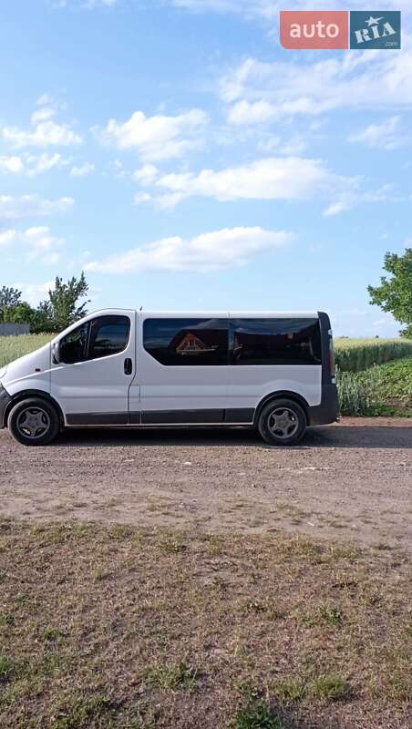 Минивэн Opel Vivaro 2004 в 