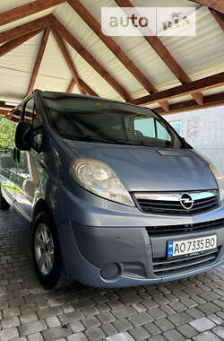 Минивэн Opel Vivaro 2012 в Сваляве