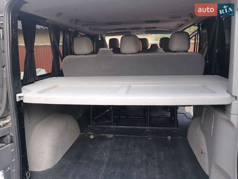 Минивэн Opel Vivaro 2011 в Новоселице