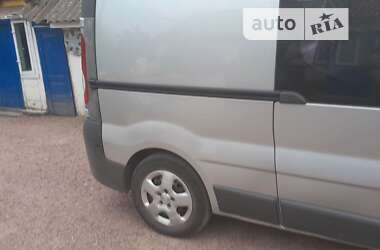 Вантажопасажирський фургон Opel Vivaro 2011 в Житомирі