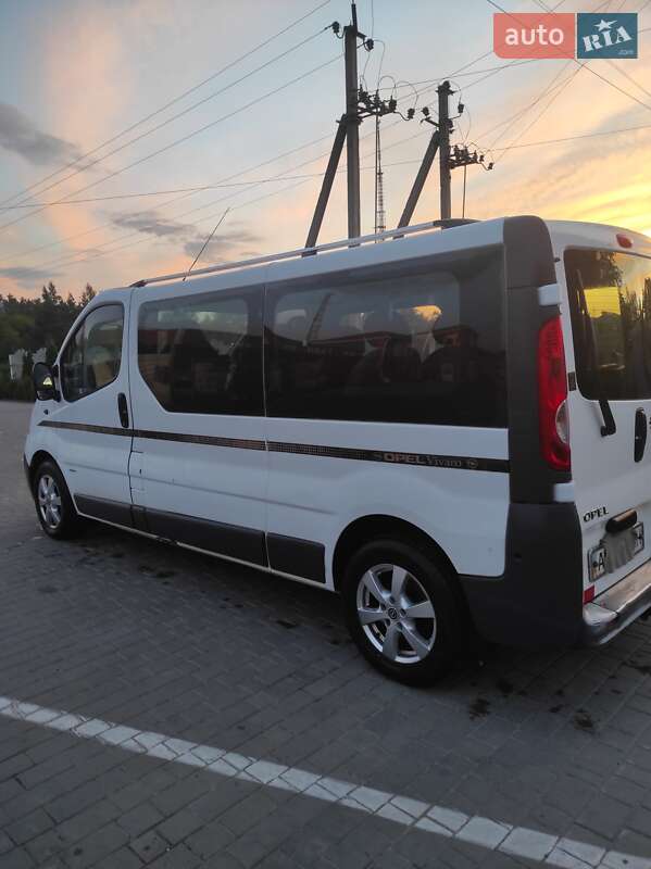 Минивэн Opel Vivaro 2008 в Житомире