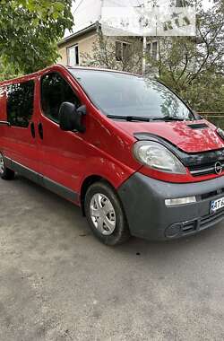 Вантажопасажирський фургон Opel Vivaro 2006 в Івано-Франківську