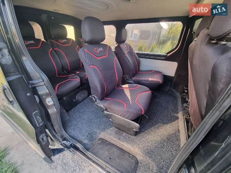 Мінівен Opel Vivaro 2004 в Львові фото 11 Мінівен Opel Vivaro 2004 в Львові