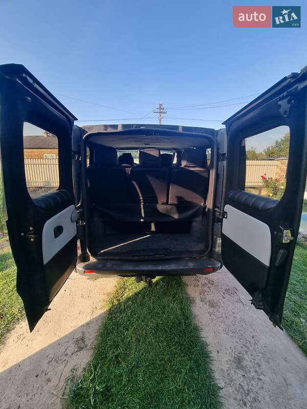 Мінівен Opel Vivaro 2004 в Львові фото 15 Мінівен Opel Vivaro 2004 в Львові