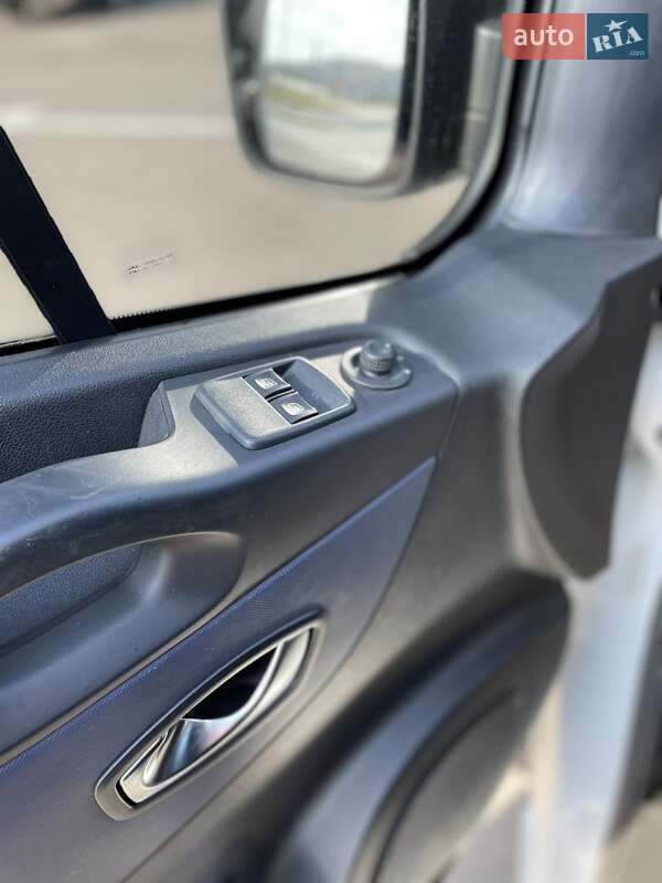 Мінівен Opel Vivaro 2016 в Рівному