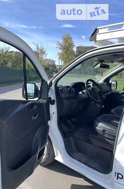 Минивэн Opel Vivaro 2015 в 