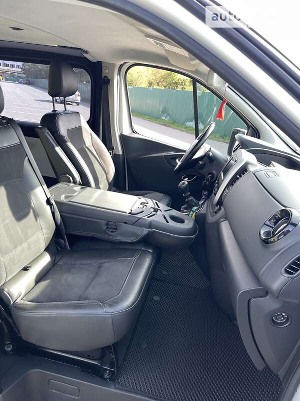 Минивэн Opel Vivaro 2015 в Ивано-Франковске