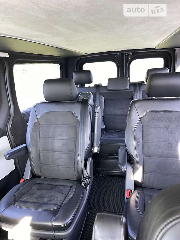 Минивэн Opel Vivaro 2015 в Ивано-Франковске