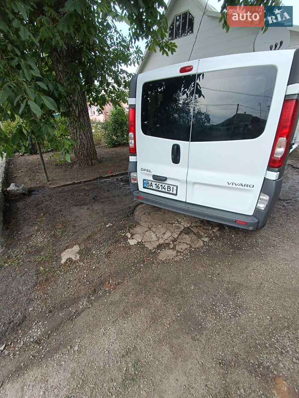 Мінівен Opel Vivaro 2012 в Компаніївці