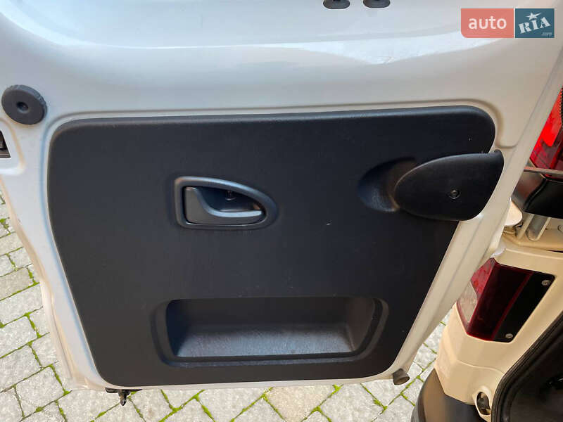 Мінівен Opel Vivaro 2016 в Коломиї