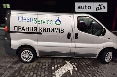 Грузовой фургон Opel Vivaro 2003 в Львове