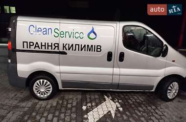 Вантажний фургон Opel Vivaro 2003 в Львові