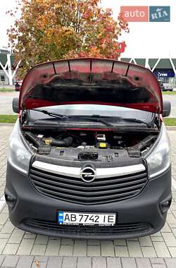 Грузовой фургон Opel Vivaro 2017 в Хмельницком