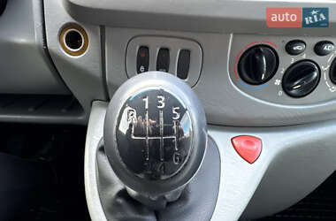 Грузовой фургон Opel Vivaro 2005 в 