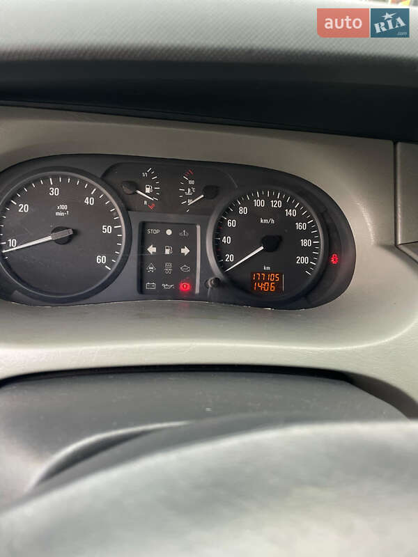 Мінівен Opel Vivaro 2004 в Полонному