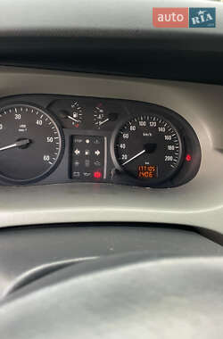 Минивэн Opel Vivaro 2004 в 