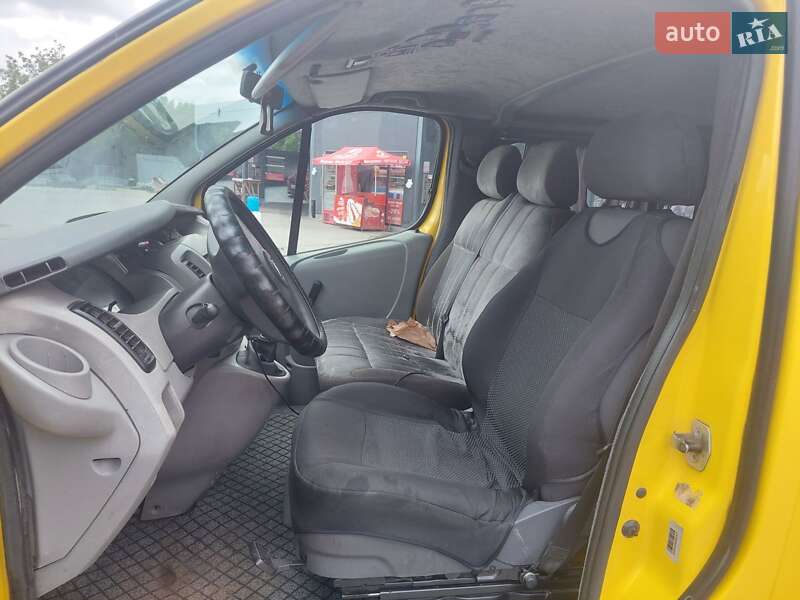 Мінівен Opel Vivaro 2004 в Кам'янець-Подільському