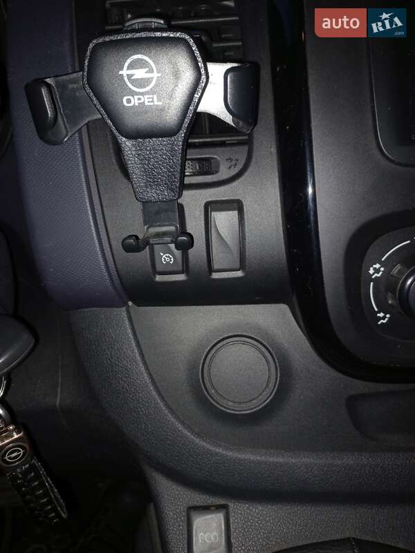 Мінівен Opel Vivaro 2016 в Благовіщенську