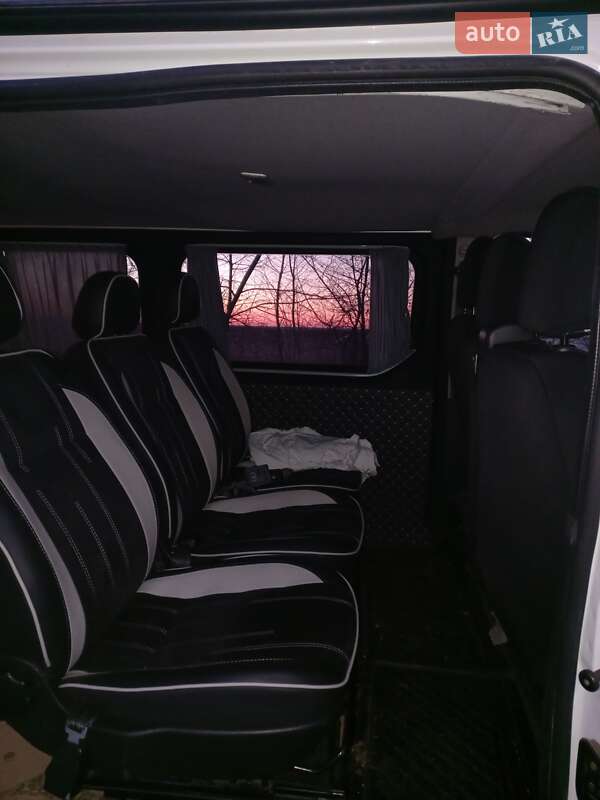 Мінівен Opel Vivaro 2016 в Благовіщенську