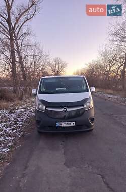 Минивэн Opel Vivaro 2016 в Благовещенском