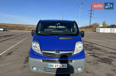 Вантажний фургон Opel Vivaro 2011 в Рівному