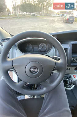 Грузопассажирский фургон Opel Vivaro 2012 в Дубно