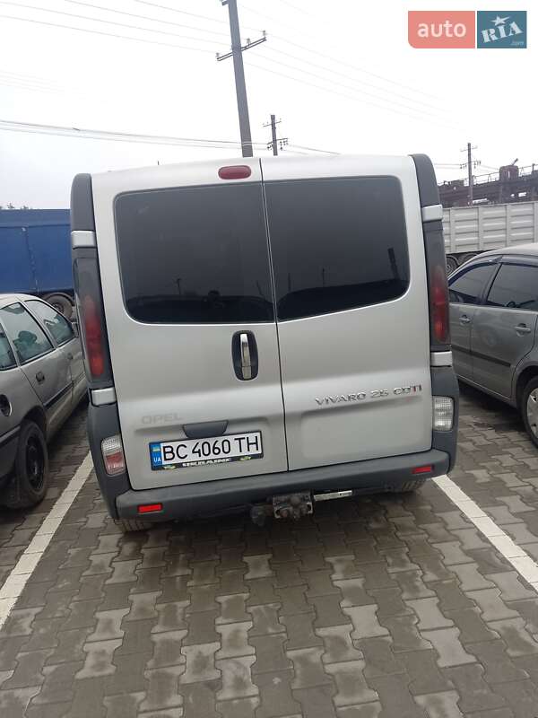 Мінівен Opel Vivaro 2005 в Мостиській