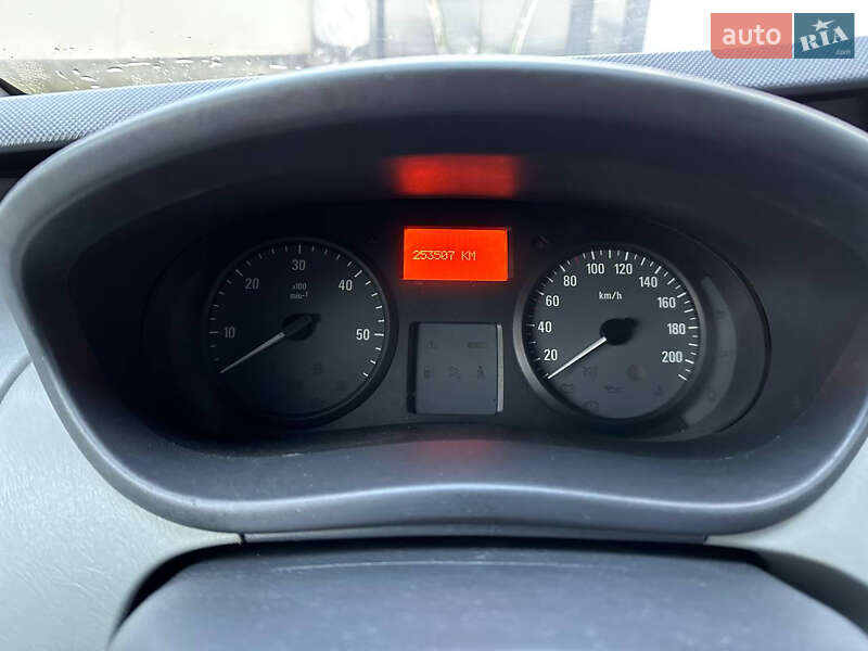 Минивэн Opel Vivaro 2011 в Мукачево