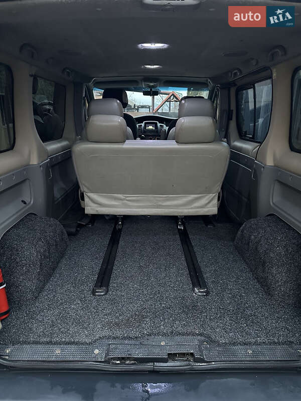 Минивэн Opel Vivaro 2011 в Мукачево