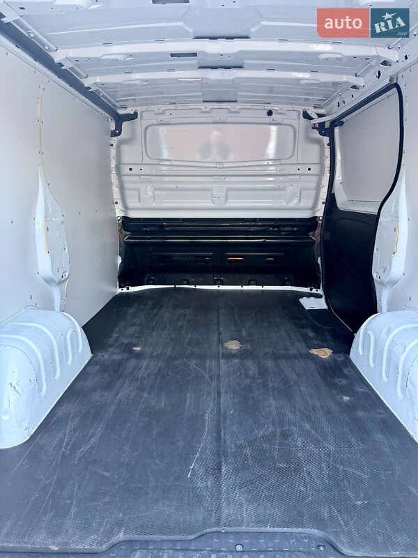 Грузовой фургон Opel Vivaro 2018 в Нововолынске