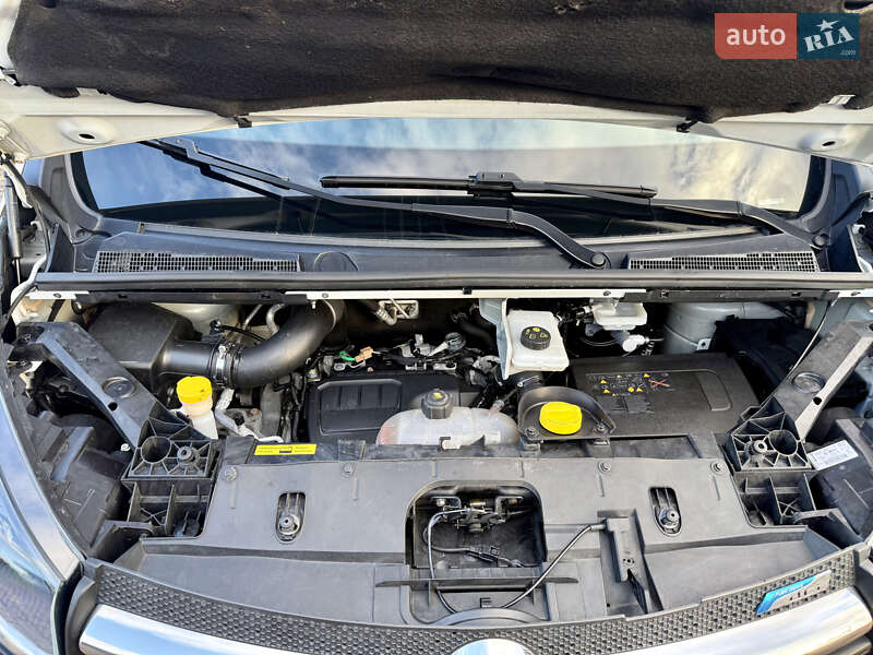 Грузовой фургон Opel Vivaro 2018 в Нововолынске