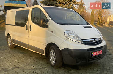 Грузопассажирский фургон Opel Vivaro 2012 в Дубно