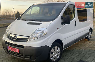 Грузопассажирский фургон Opel Vivaro 2012 в Дубно