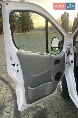 Грузопассажирский фургон Opel Vivaro 2012 в Дубно