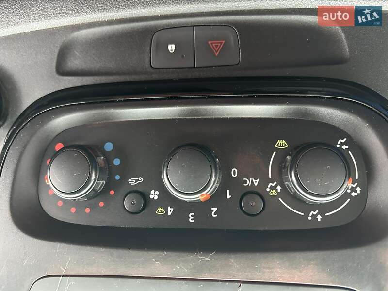 Грузовой фургон Opel Vivaro 2016 в Николаеве