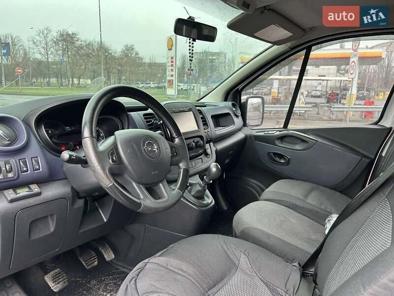 Грузовой фургон Opel Vivaro 2016 в Николаеве