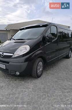 Мінівен Opel Vivaro 2011 в Кельменцях