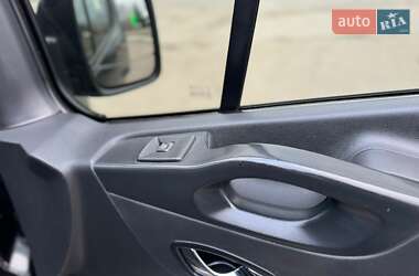 Минивэн Opel Vivaro 2016 в 