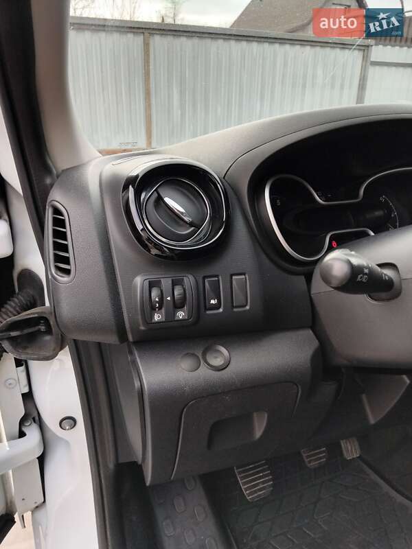 Грузовой фургон Opel Vivaro 2016 в Боярке