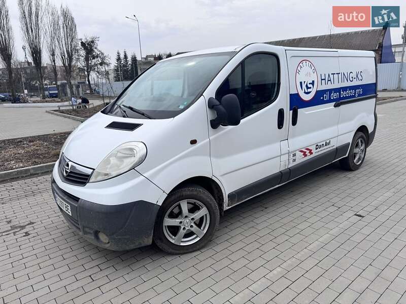 Грузовой фургон Opel Vivaro 2011 в Виннице