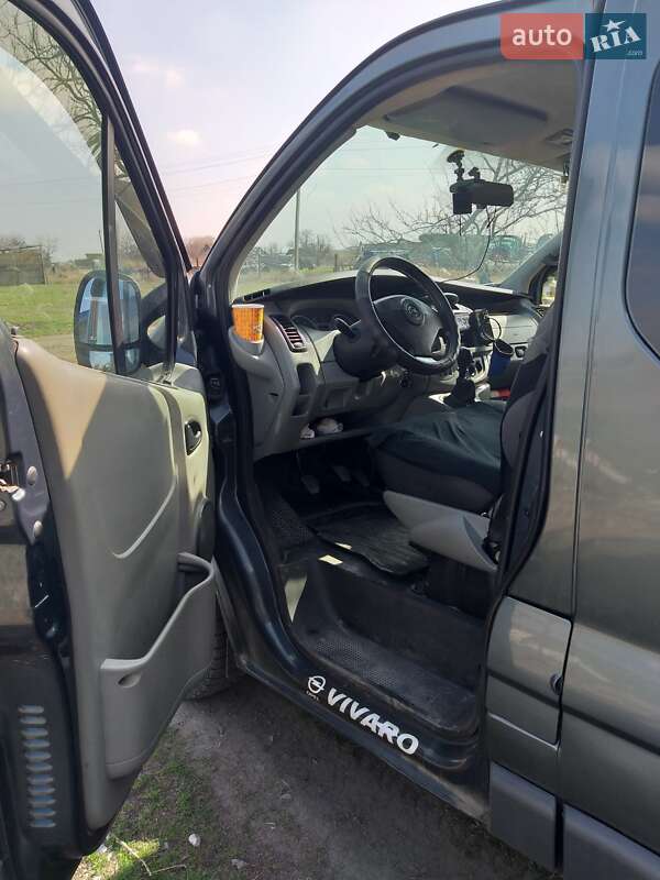 Минивэн Opel Vivaro 2004 в Кривом Роге