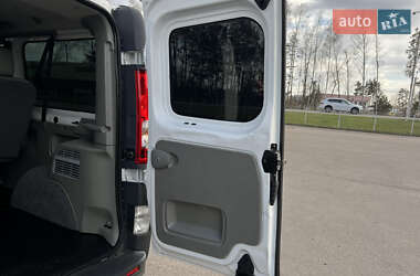 Мінівен Opel Vivaro 2013 в 