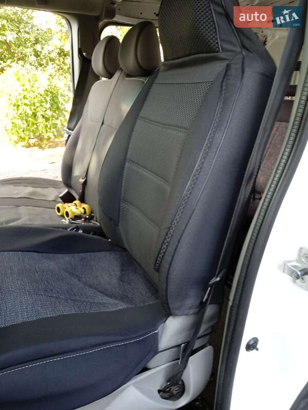 Мінівен Opel Vivaro 2012 в Дніпрі фото 13 Мінівен Opel Vivaro 2012 в Дніпрі