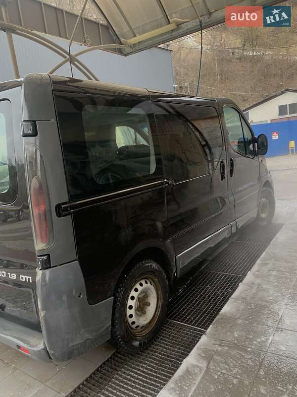 Минивэн Opel Vivaro 2002 в Рахове