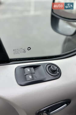 Минивэн Opel Vivaro 2013 в 