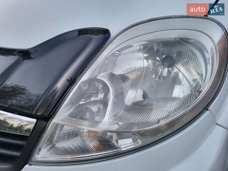 Минивэн Opel Vivaro 2007 в Хмельницком