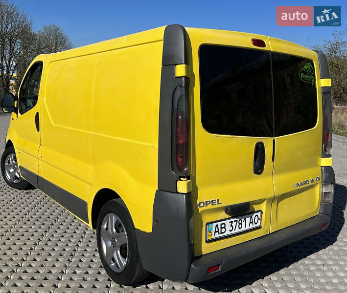 Вантажний фургон Opel Vivaro 2002 в Тульчині